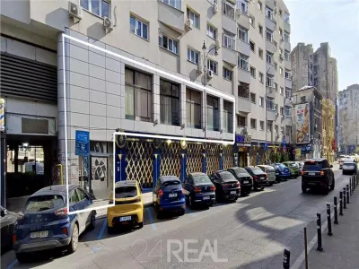 Spatiu comercial de inchiriat in zona Magheru langa McDonald''s